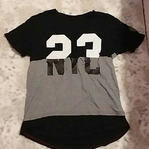 Gray and black t-shirt